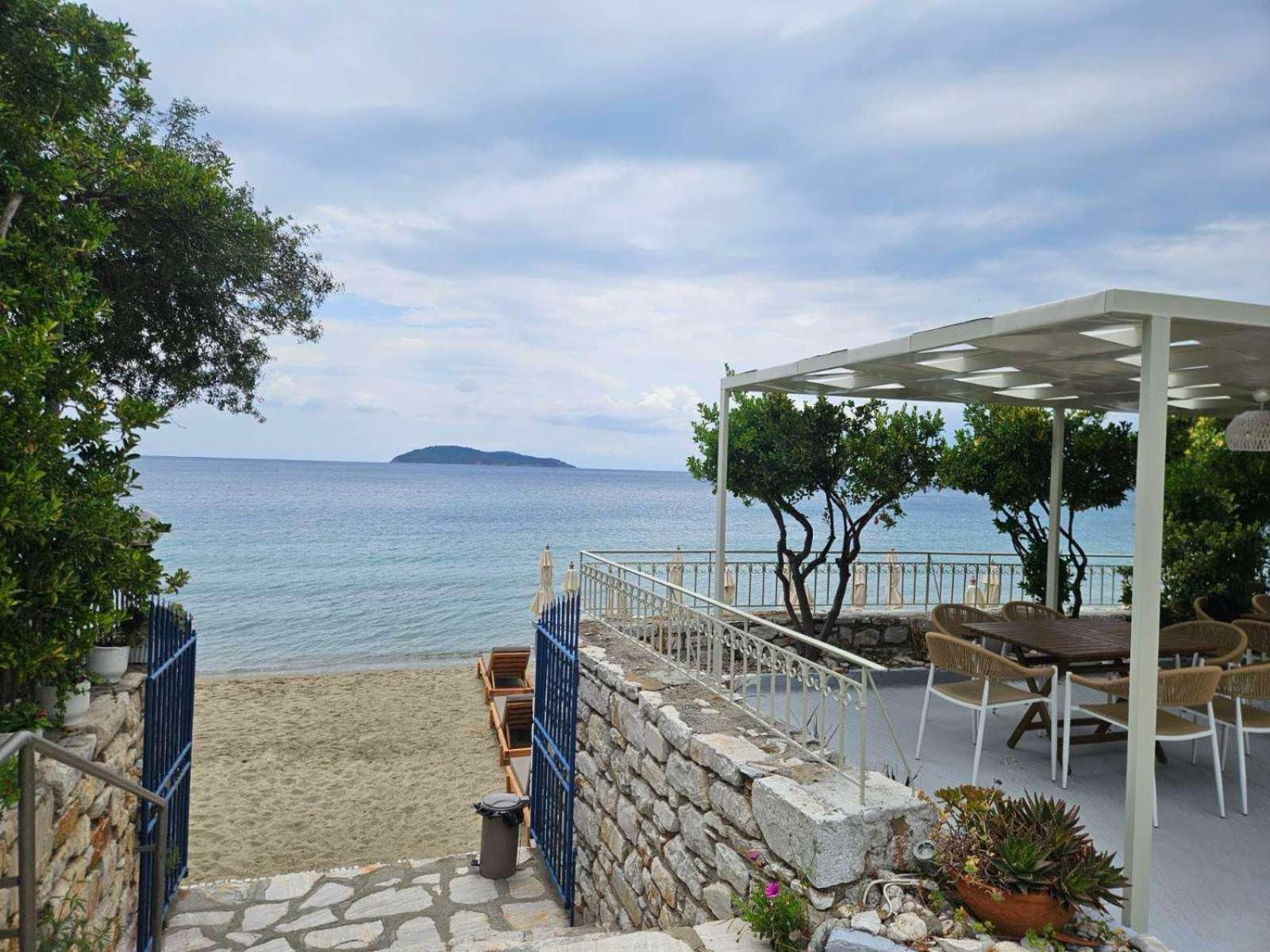 Roula'S House On The Beach Скиатос Экстерьер фото